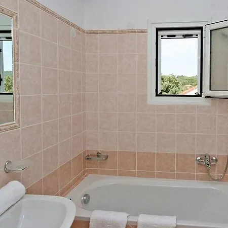 Apartmán Lefko - *