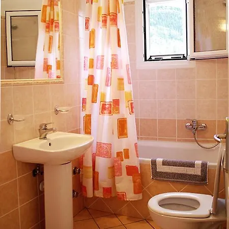 Apartmán Lefko - *